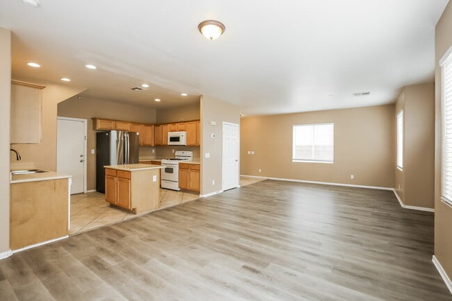 8937 Marmot Ridge Ct, Las Vegas, NV 89149 - photo 6