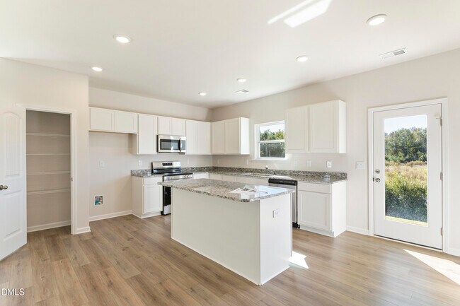 220 Courtside Dr, Dunn, NC 28334 - photo 5