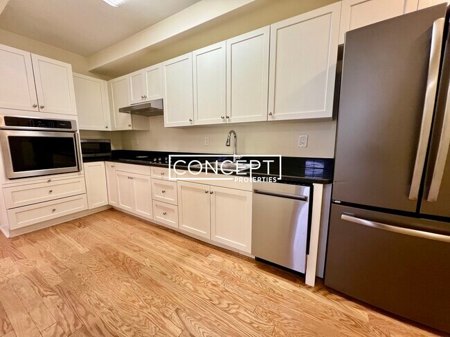 219 Commonwealth Ave unit 5, Chestnut Hill, MA 02467 - photo 5