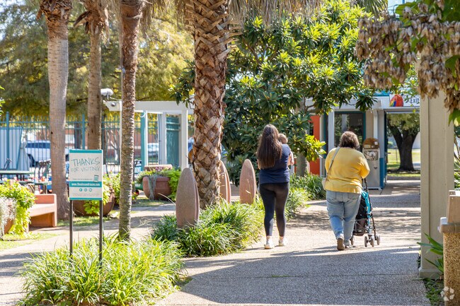 Cherokee Village families love to go to the Alexandria Zoo.