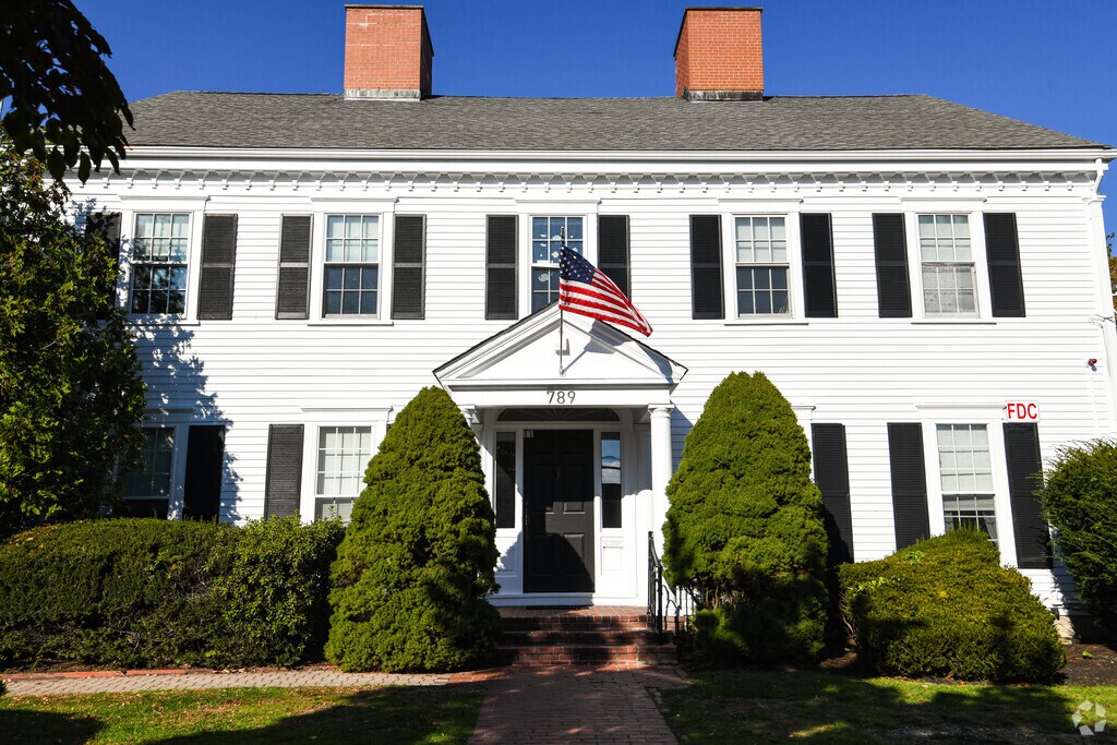 Swansea Wood School provides education in the neighborhood of 
Outlying Bristol County.