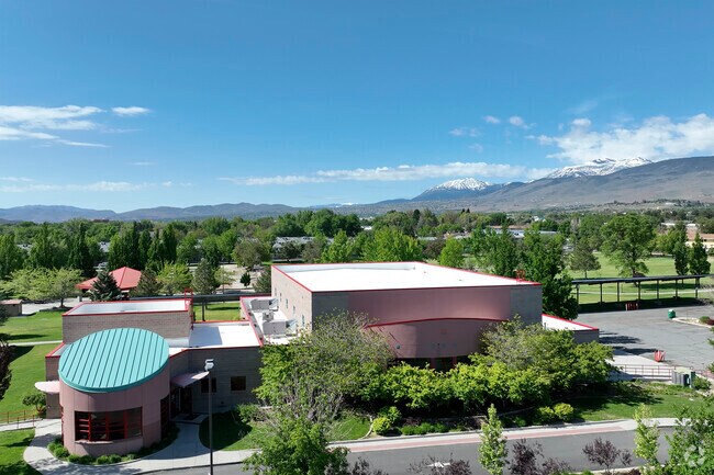 The Neil Road Recreation Center is centrally located in Smithridge and many fitness options.