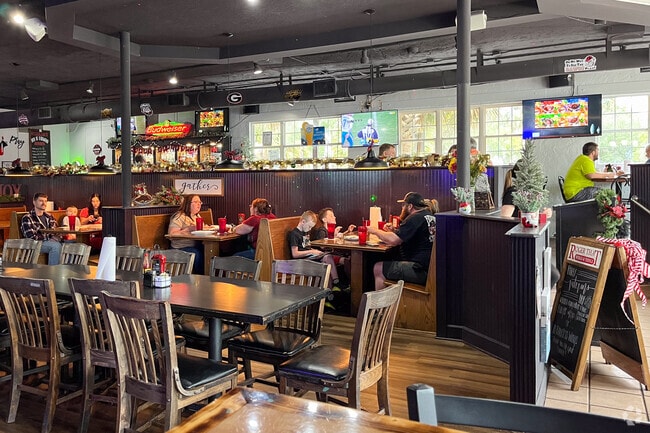 Roger That Restaurant is offering American cuisine to its diners.