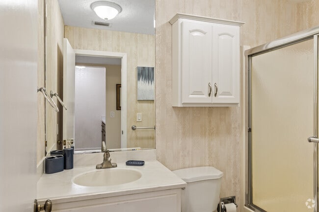 1BR, 1BA - 680SF - Bathroom