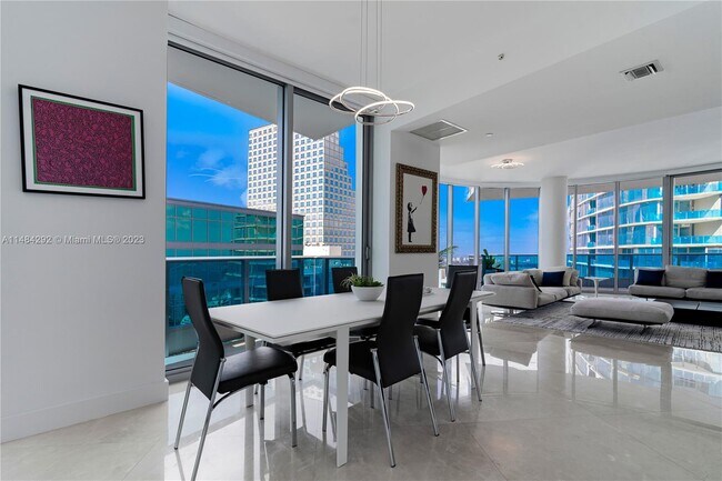 200 S Biscayne Blvd unit 5001, Miami, FL 33131 - photo 4