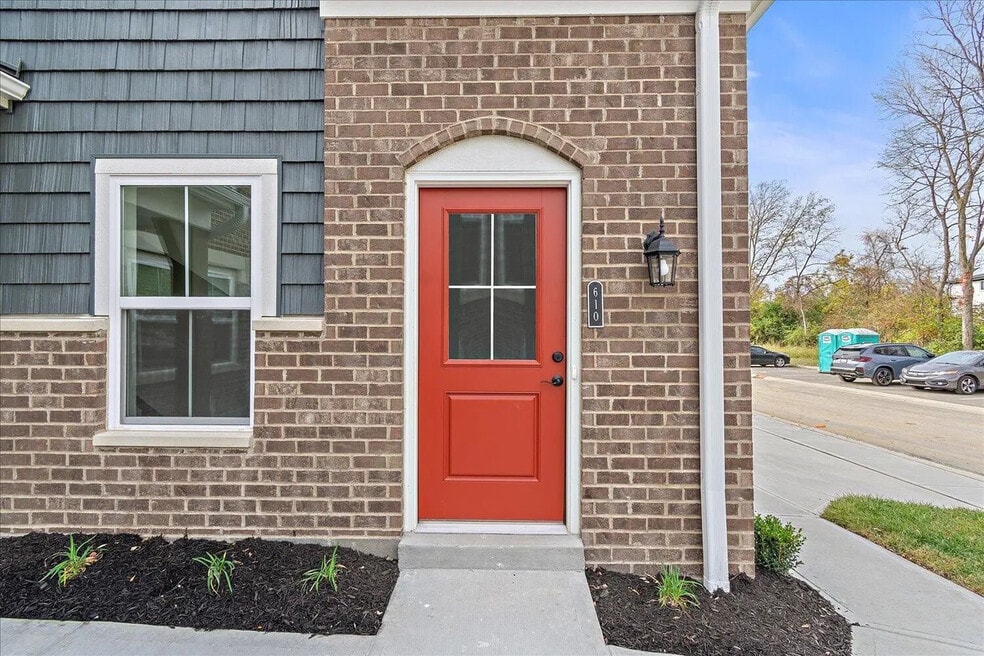 610 Foxhill Dr unit 610, Crescent Springs, KY 41017 - photo 1