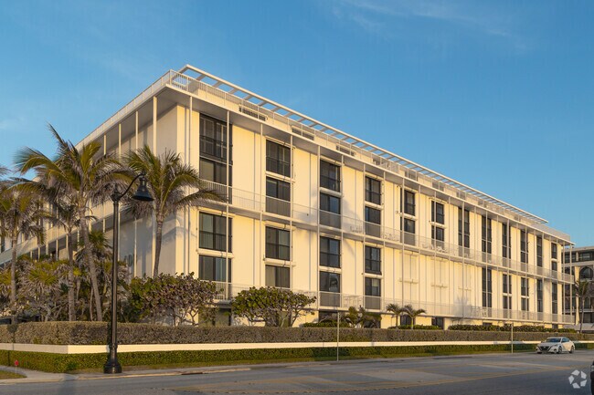 Live in style with oceanfront views in the luxury condos of Palm Beach.