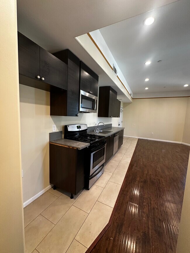 14233 Tiara St unit 2, Van Nuys, CA 91401 - photo 4