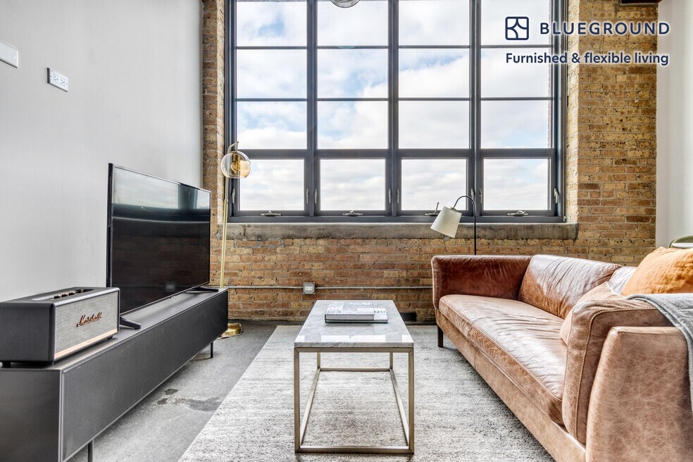 2061 N Southport Ave unit FL3-ID567, Chicago, IL 60614 - photo 1