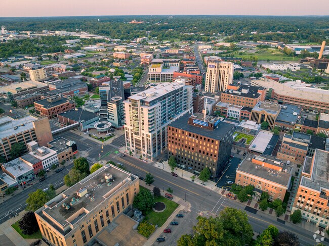 Enjoy all of the amenities of downtown Kalamazoo living in Parkview Hills.