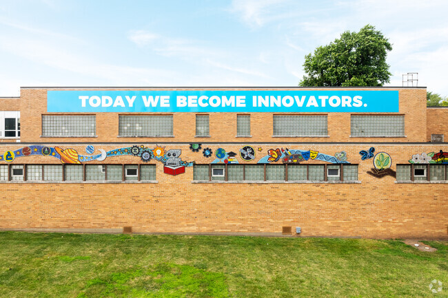 Franklin STEAM Academy has a student-teacher ratio of 13 to 1.