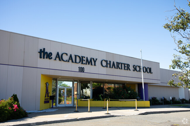 Uniondale Elementary School serves students K-5th grade.