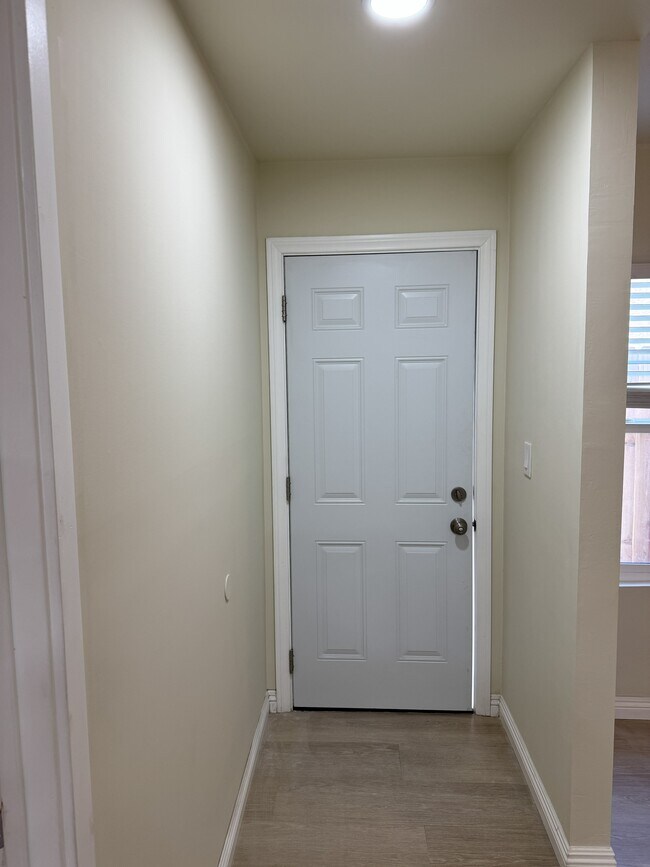 7860 Port Royale Dr Unit 2, San Diego, CA 92126