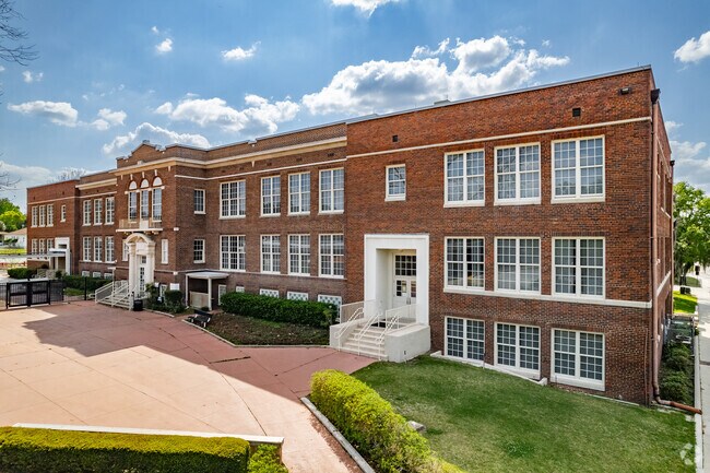 Osceola Middle School is a public school serving 963 students in grades 6-8.