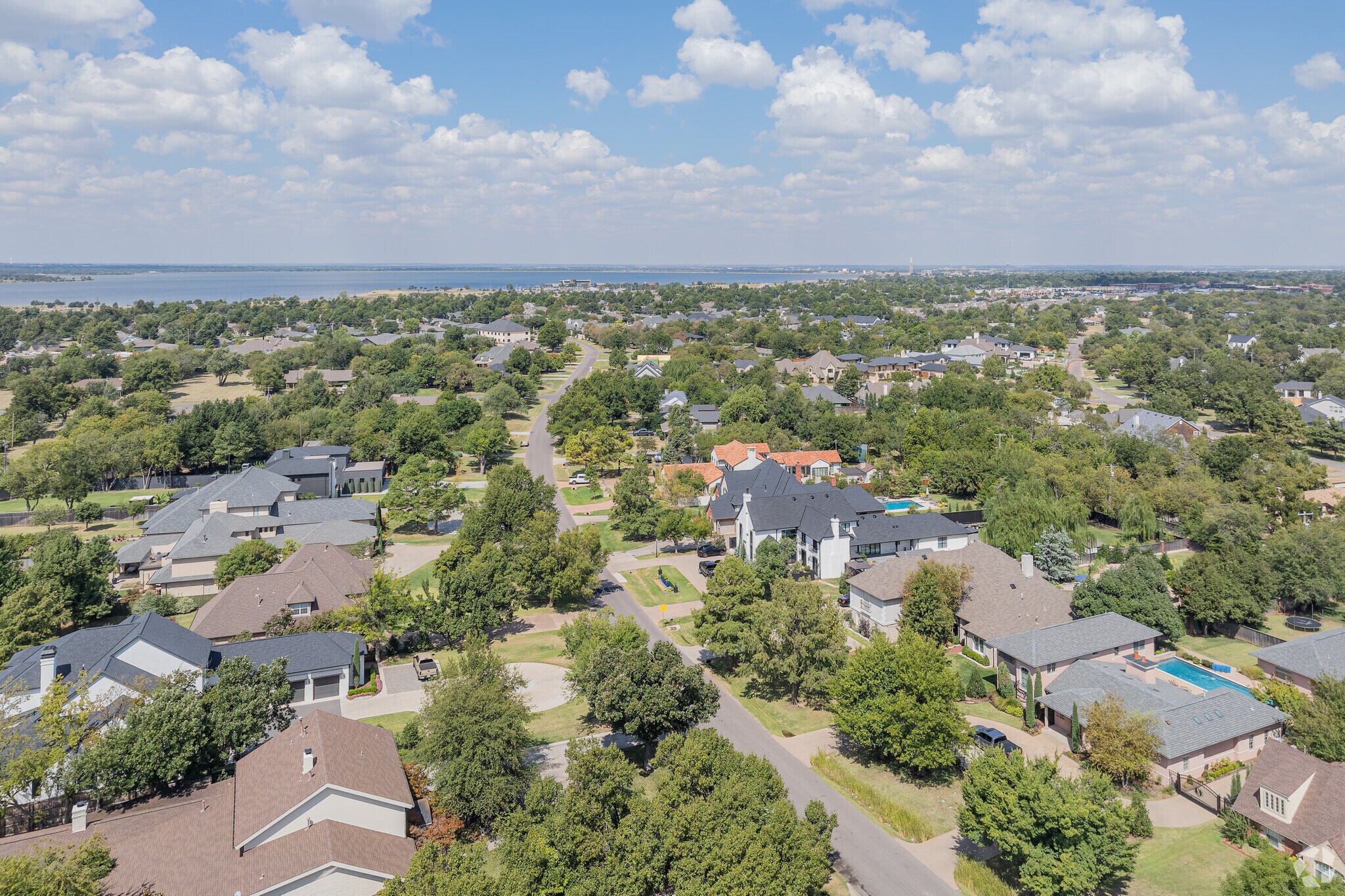 Drakestone-Somerset residents are located near the famous Lake Hefner, making it easy to enjoy.