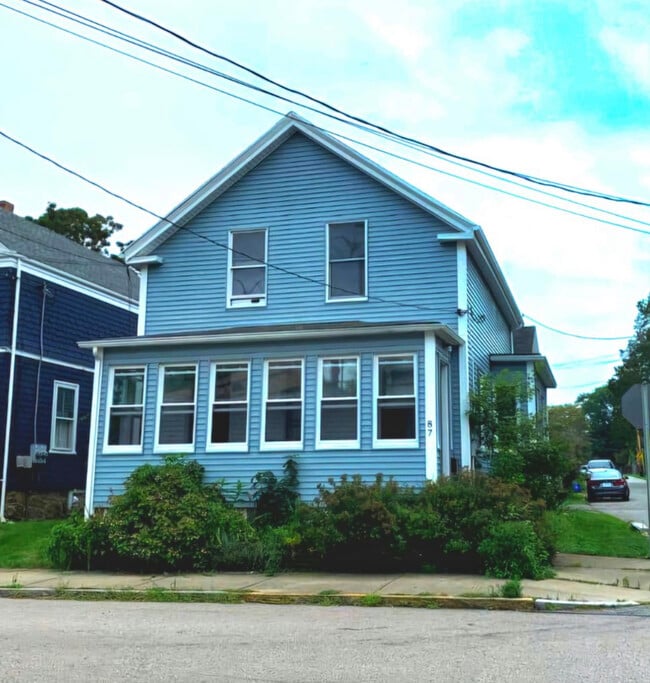 87 Van Zandt Ave, Newport, RI 02840