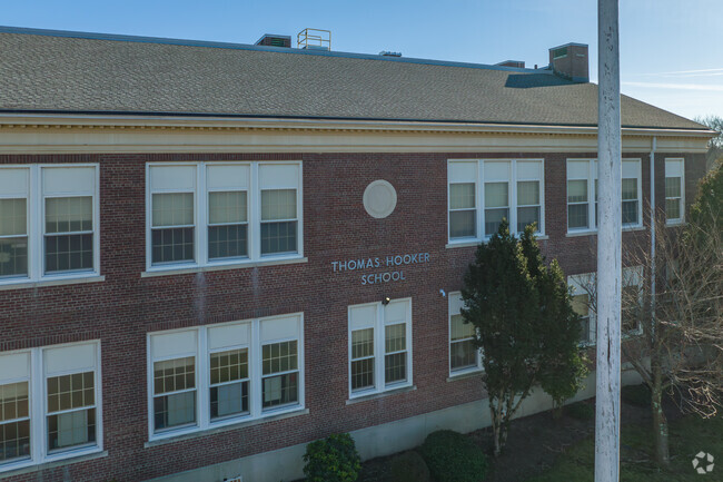 Find great faculty at the Thomas Hooker School.