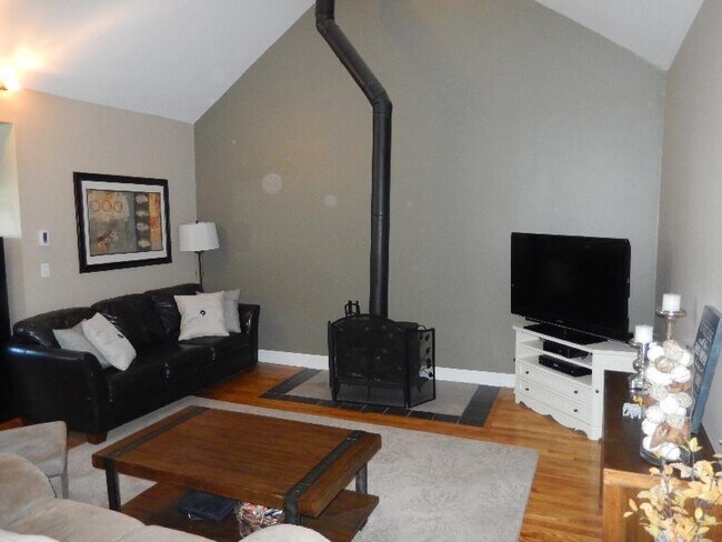 227 W 3rd St unit 3, Boston, MA 02127 - photo 4