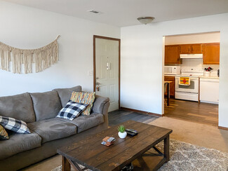 1207 Kearney St, Manhattan, KS 66502