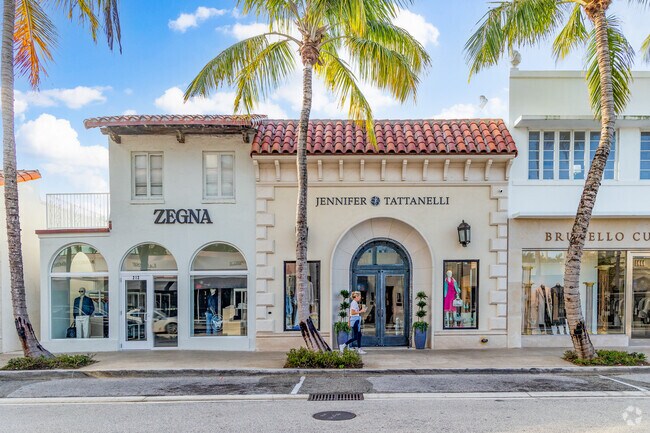 The Jennifer Tattanelli Boutique offers the luxury of Italian elegance in Palm Beach.