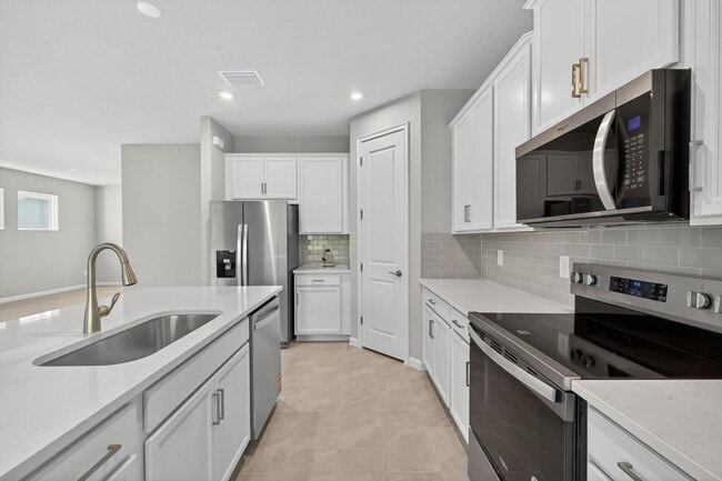 30943 Pendleton Landing Cir, Wesley Chapel, FL 33545 - photo 3