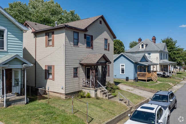 Houses in central Westover have very small lots.
