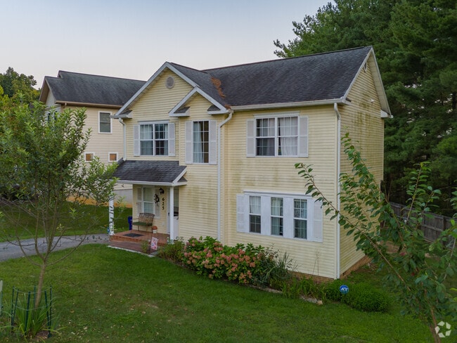 Ellett-Jennelle offers a mix of new and established homes, catering to various preferences.