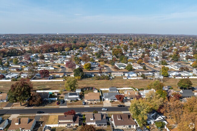 Magnolia Hill is a quiet suburban community close to shopping and dining.