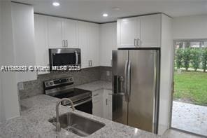 2864 S Edgehill Ln, Hollywood, FL 33026