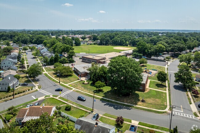 Bookish kids love the learning environment at Washington Elementary School, Edison, NJ.