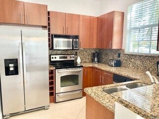 3213 NE 5th St, Pompano Beach, FL 33062