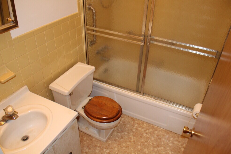 56 Saratoga Ct, Wilkes Barre, PA 18702 - photo 1