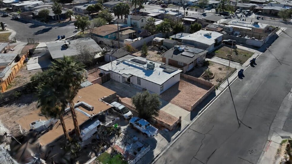 1628 Palmer St, North Las Vegas, NV 89030 - photo 2