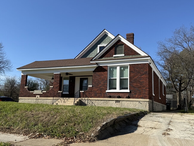 1371 Ridgeway St, Memphis, TN 38106 - photo 2