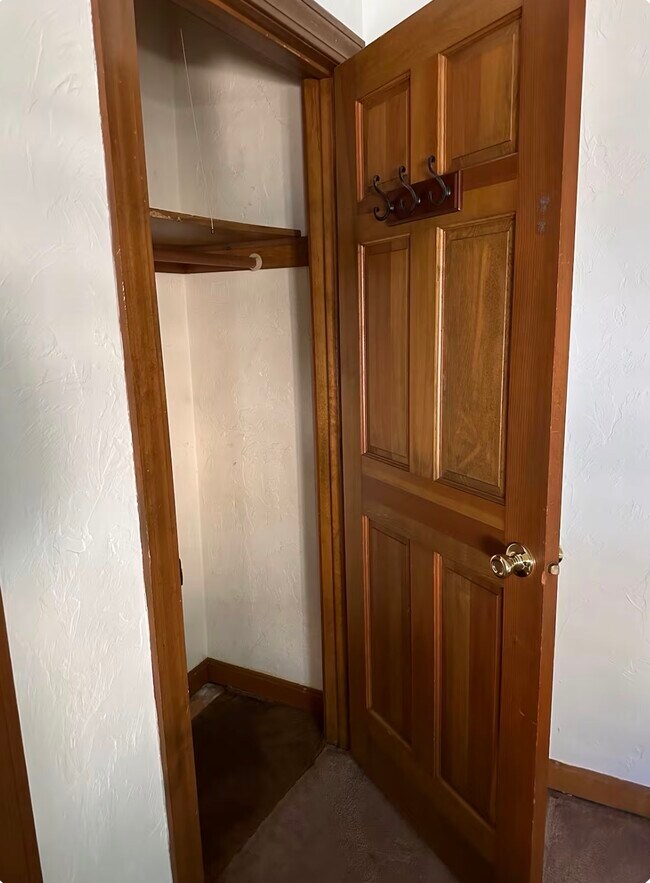 41 Hollywood St unit . 1, Worcester, MA 01610 - photo 6