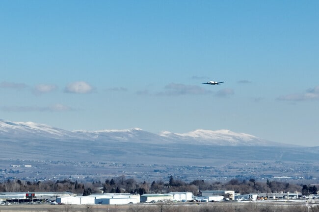 The Yakima Air Terminal-McAllister Field is the only airport used for industrial operations and small commercial flights to Seattle.
