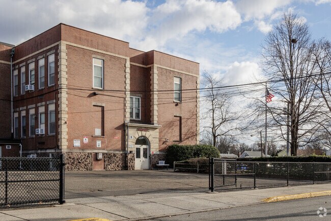 Washington Elementary School in Bergenfield, NJ has a student-teacher ratio of 13 to 1.