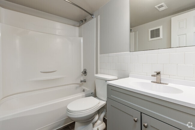 2BR, 1BA - 750SF - Bathroom