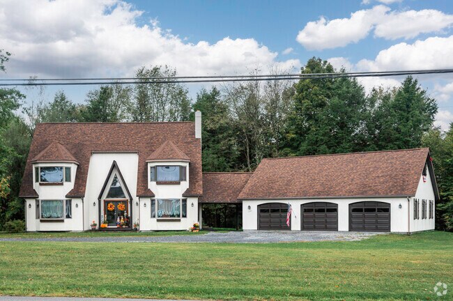 Split-level homes with large driveways are common in Jackson neighborhoods.