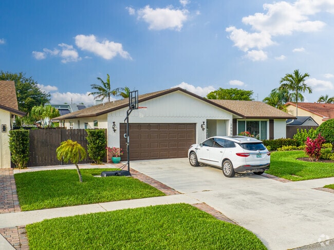 Single-family homes are one of the many options for residents of Palm Beach Farms.