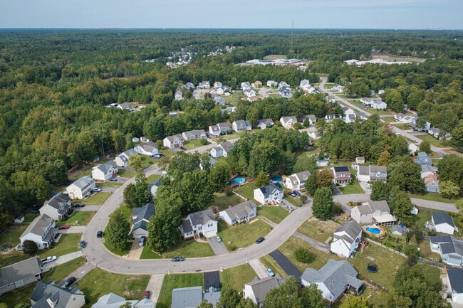 Just 20 miles south of Richmond, you'll find the attractive neighborhood of Windsor Hills.