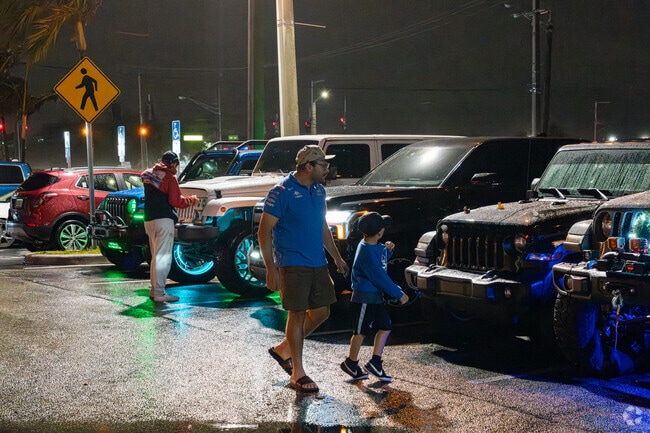 Hooters in Lakeshore at University Park hosts Jeep Night on the first Thursday of each month.