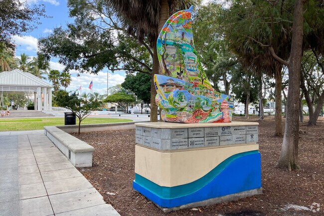 Artistic statue outside of a small park in Sailboat Bend.
