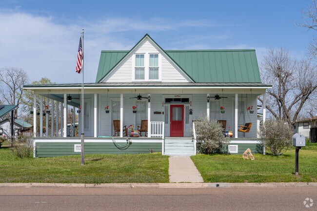 Find homes on larger plots of land in Cuero, offering peaceful country living.