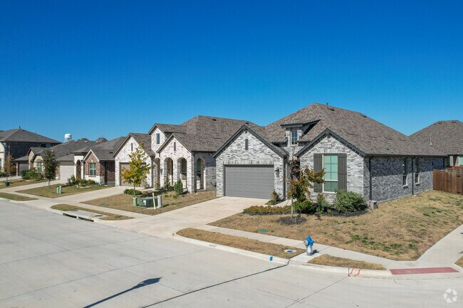 There are beautiful homes located in Anna that feature spacious floor plans.