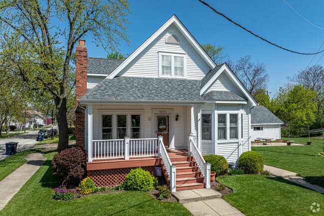 Many beautiful front porches can be found on the single-family homes in Downtown Orland Park.