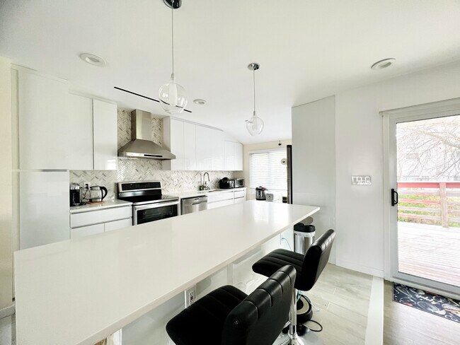 66 Smith St unit House, Glen Cove, NY 11542 - photo 6