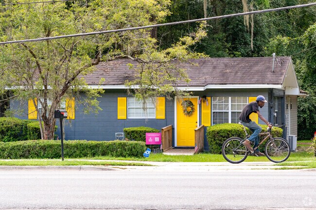Sidewalks line the streets of South Tallahassee providing safe commuting options by foot.