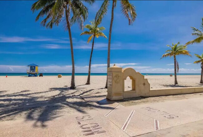 329 Madison St unit FL2-ID1075796P, Hollywood, FL 33019 - photo 5