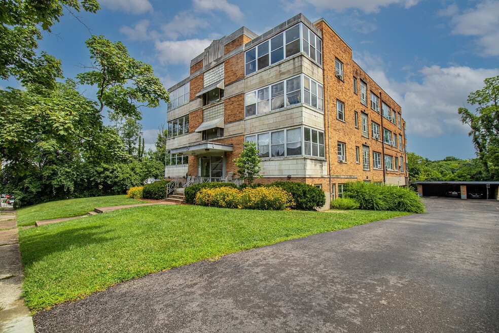 4028 Ledgewood Dr, Cincinnati, OH 45229 - photo 1